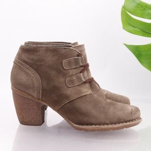 Clarks Womens Carleta Lyon Boot Size 9 WIDE Tan Suede Lace Up Block Heel Booties